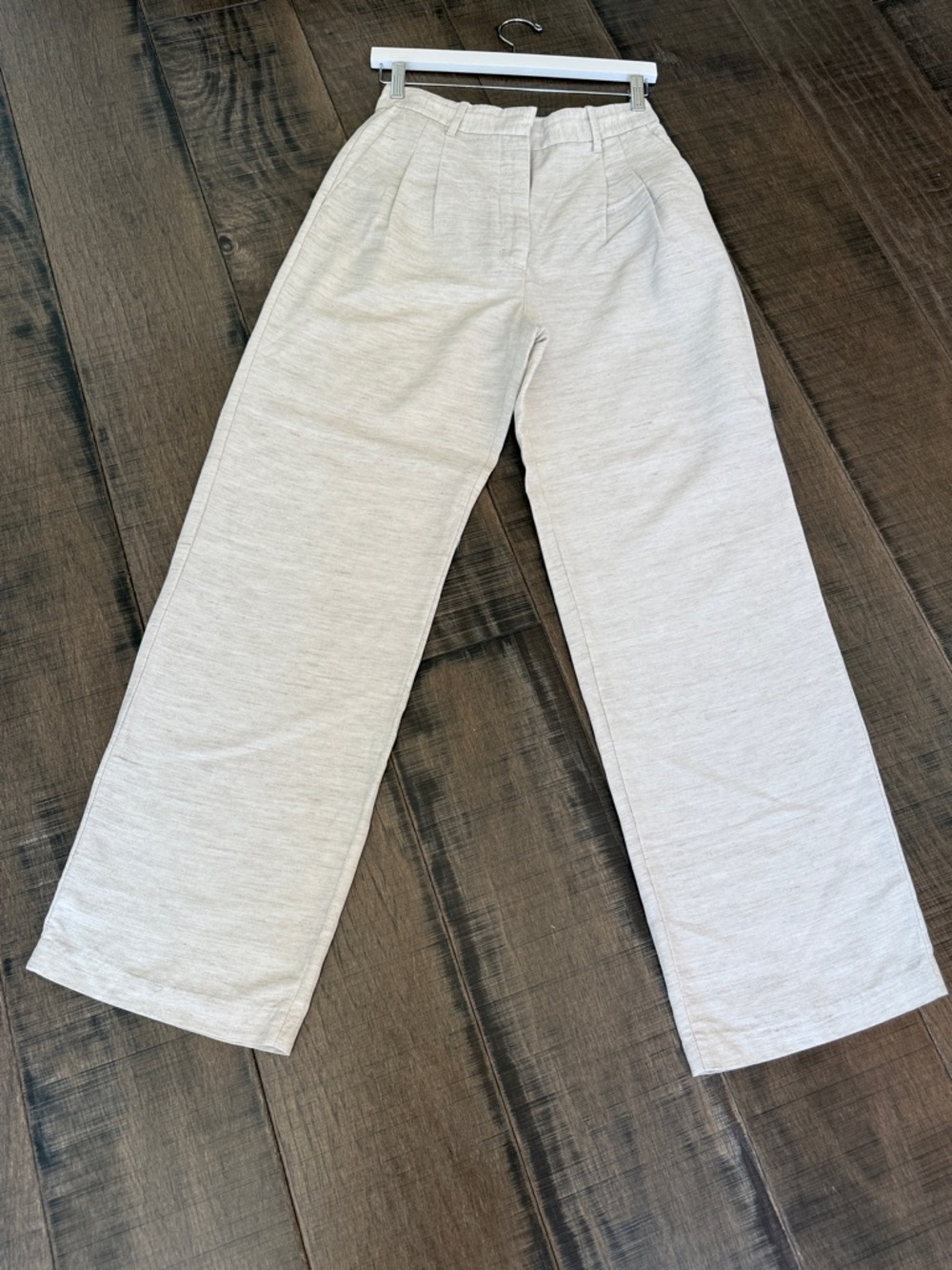 Aritzia
The Effortless Pant™ - CruiseLinen™ size 8 - Picture 12 of 17